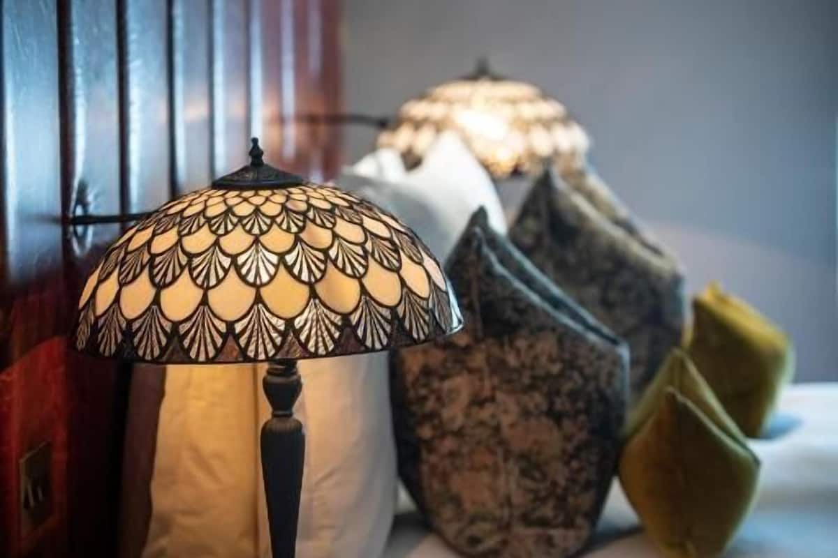Premium bedding, in-room safe, individually decorated