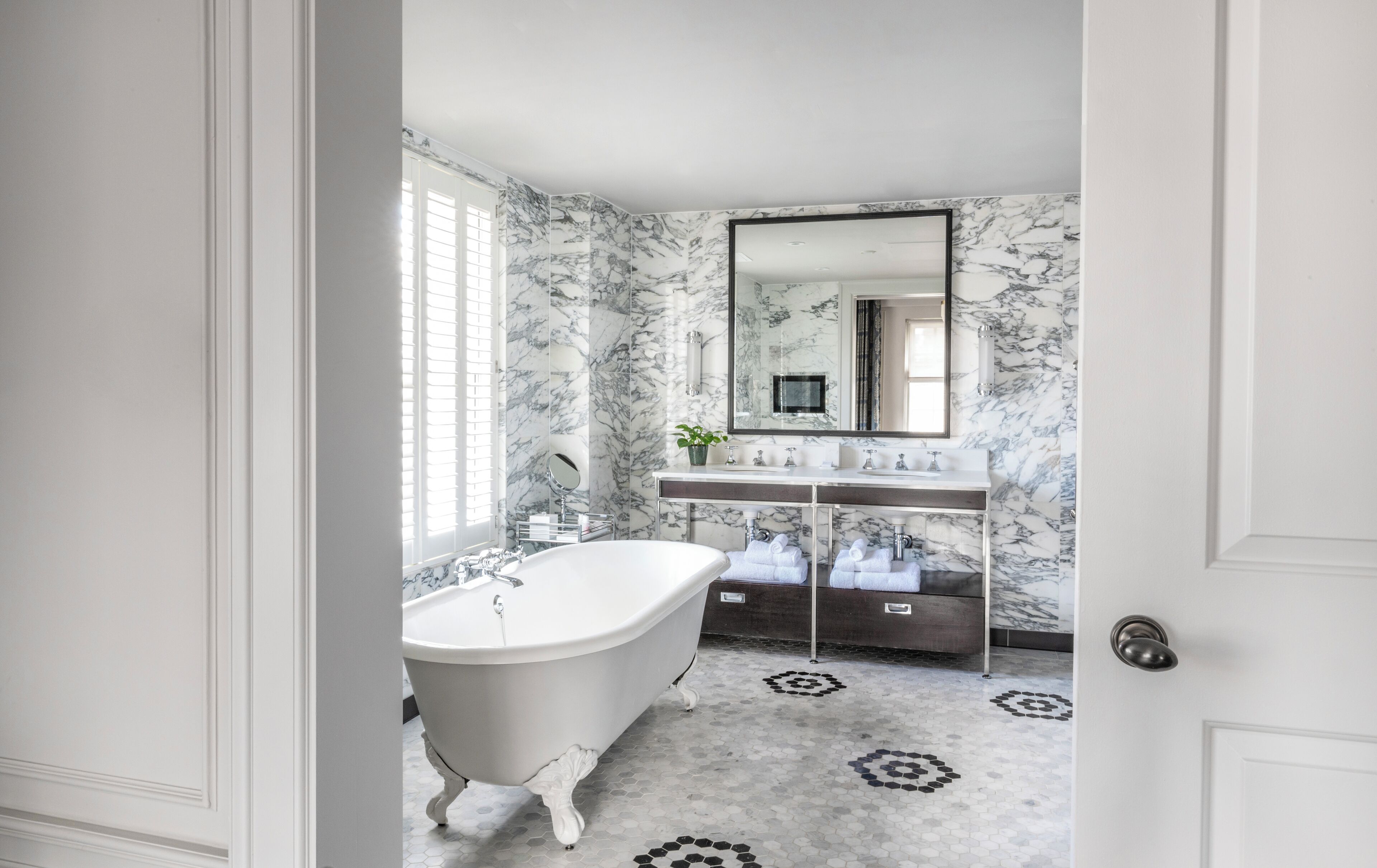 luxury studio suite, 1 king bed | premium bedding, in-room safe, individually decorated