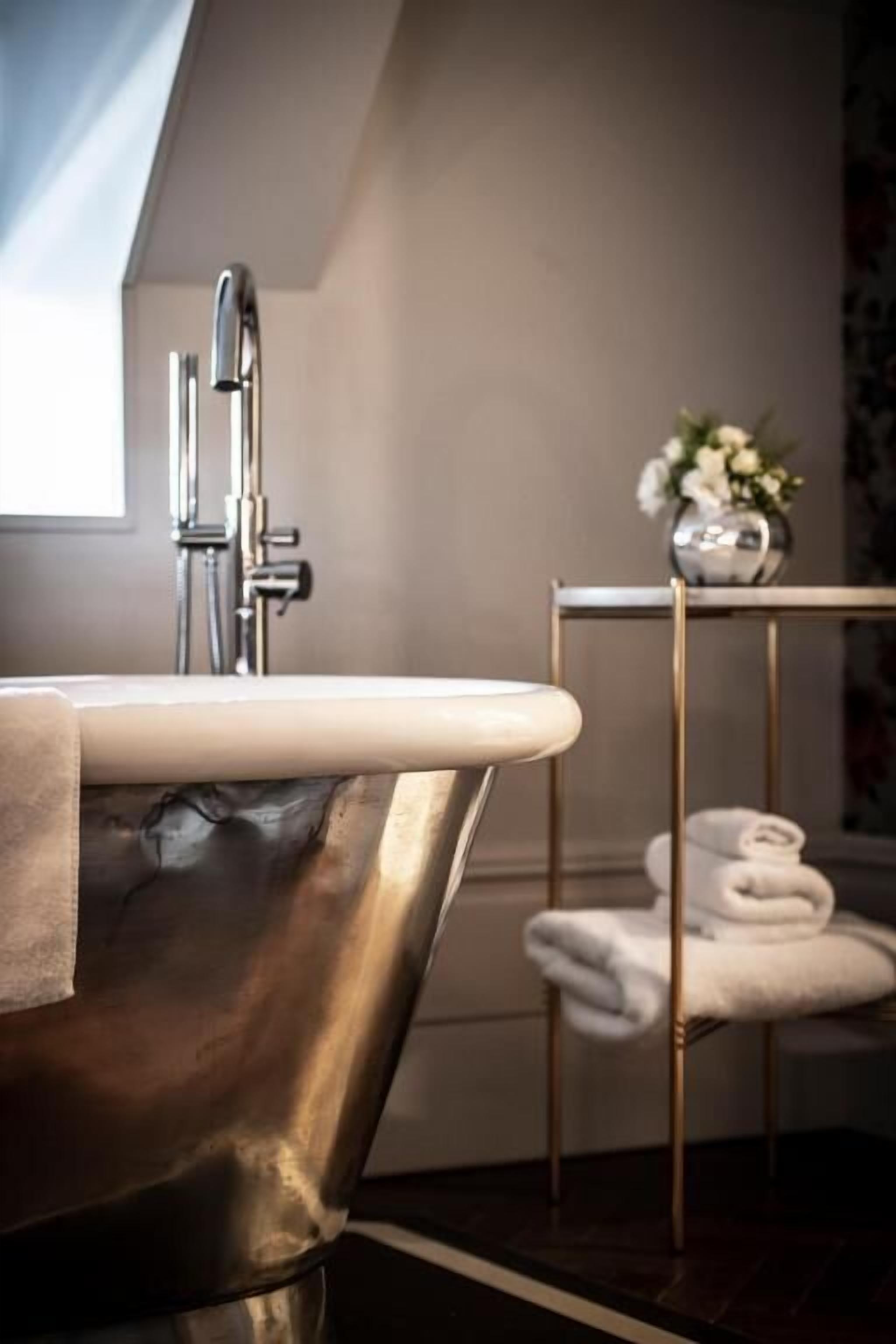 Bathroom | Combined shower/bathtub, designer toiletries, hair dryer, slippers