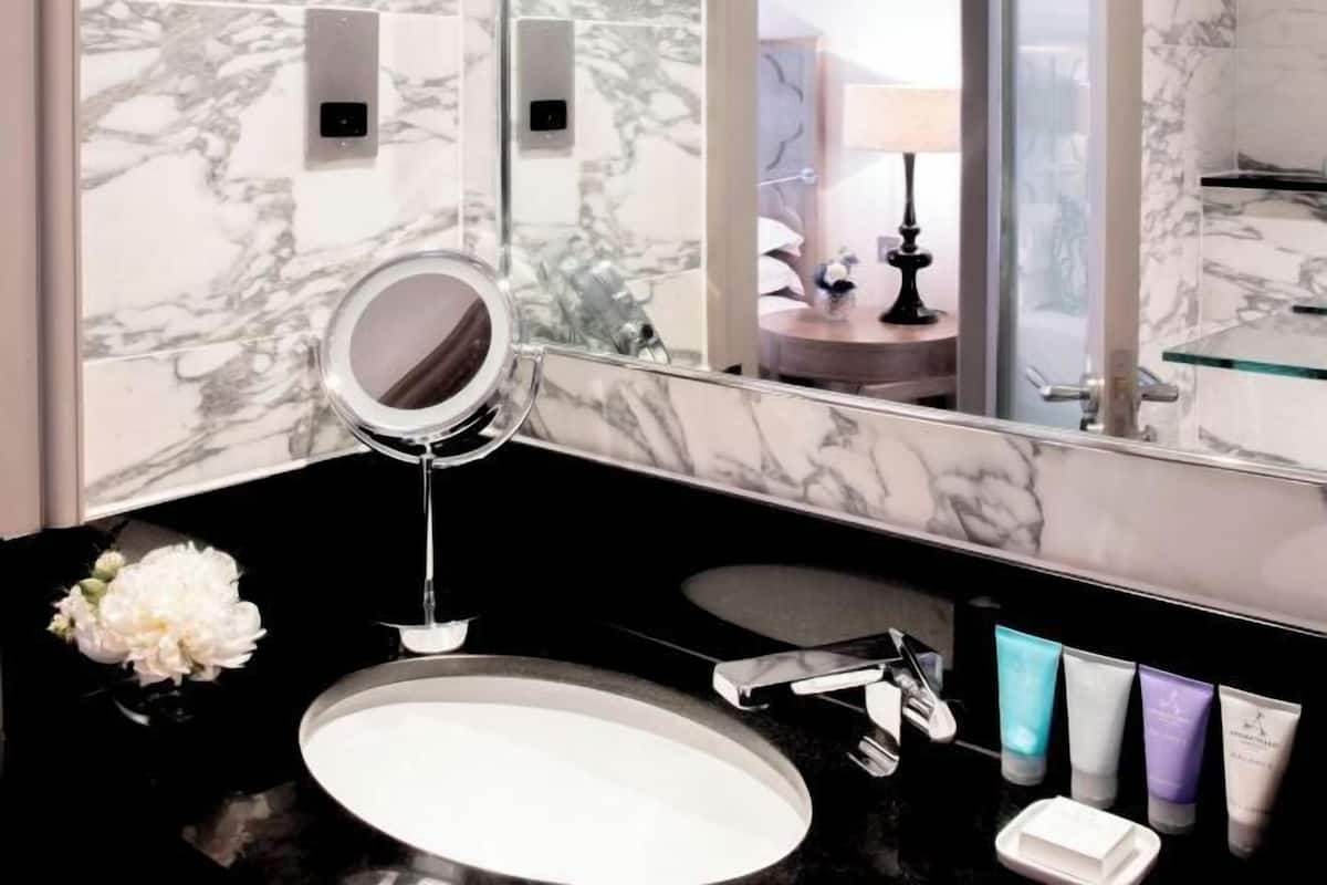 Bathroom | Combined shower/tub, designer toiletries, hair dryer, slippers