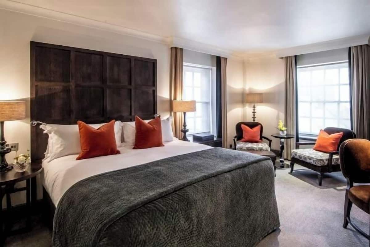 Premium bedding, in-room safe, individually decorated