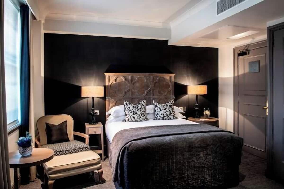 Premium bedding, in-room safe, individually decorated