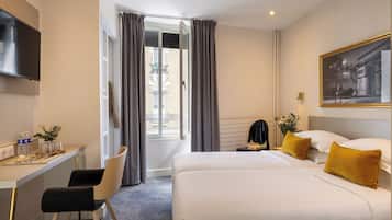 Quarto duplo clássico | Cofres nos quartos, escrivaninha, quartos à prova de som, berços grátis