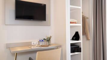 Zimmersafe, Schreibtisch, schallisolierte Zimmer, kostenlose Babybetten