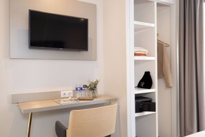 Chambre Classique avec lits jumeaux | Coffres-forts dans les chambres, bureau, chambres insonorisées