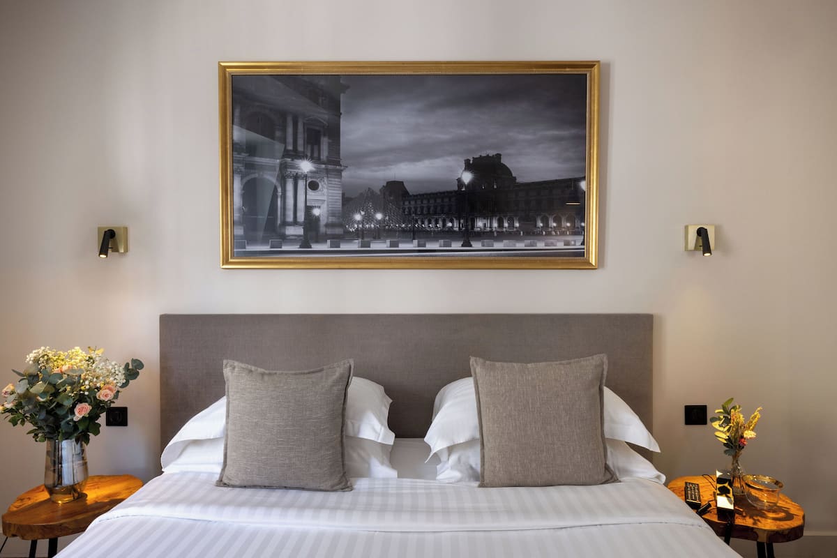 Quarto casal | Cofres nos quartos, escrivaninha, quartos à prova de som, berços grátis