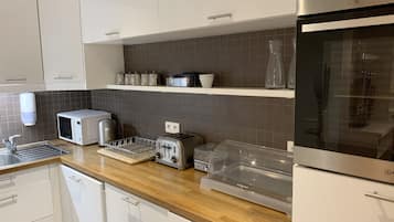 Her gün kontinental kahvaltı (kişi başı 14 EUR)