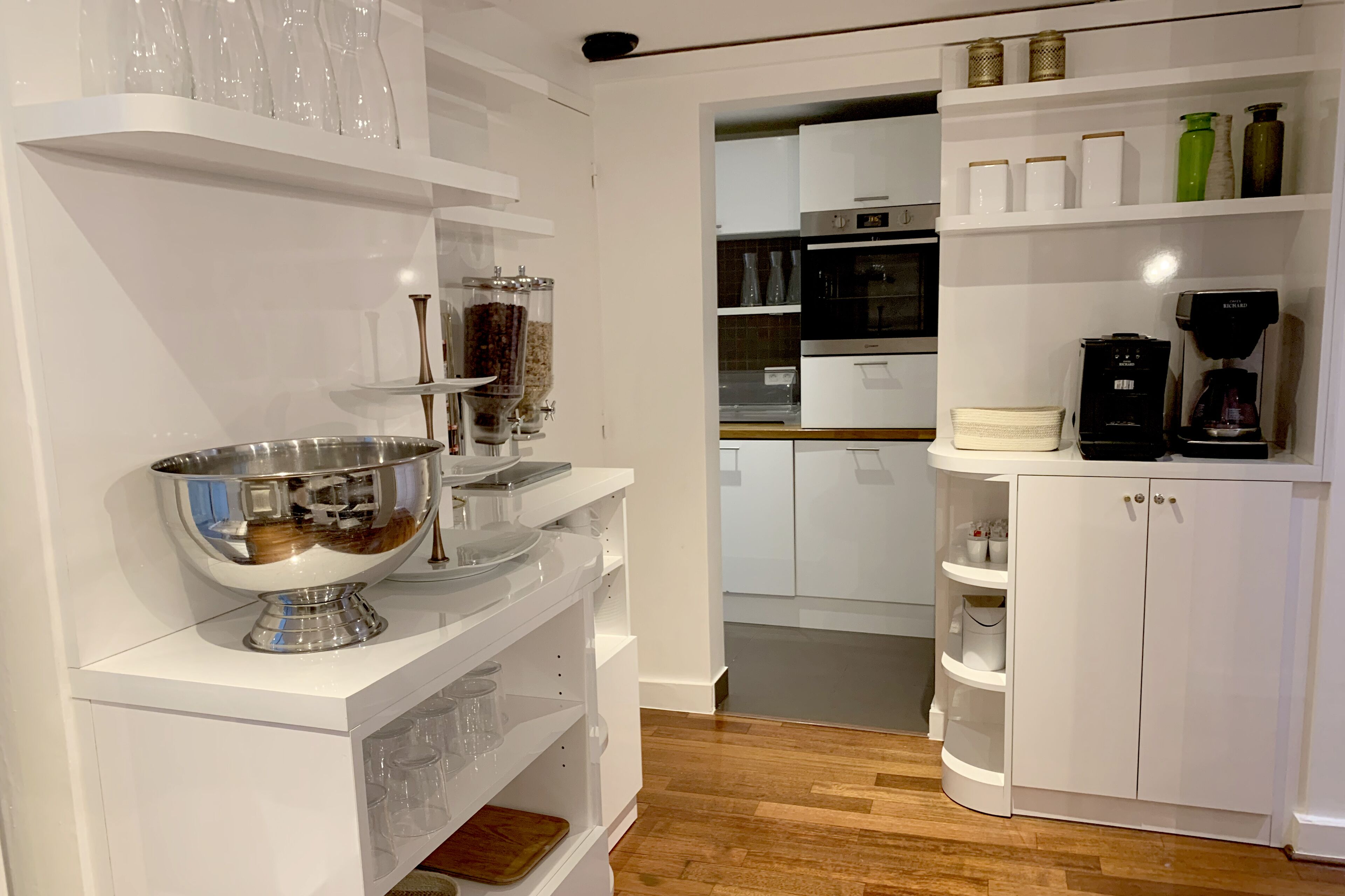 daily continental breakfast (eur 14 per person)