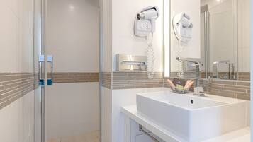 Dobbeltrom | Bad | Hårføner og håndklær