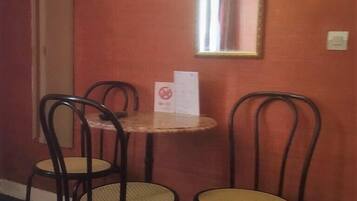 Triple Room | Desk, iron/ironing board, free WiFi, bed sheets