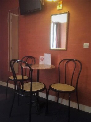 Triple Room | Desk, iron/ironing board, free WiFi, bed sheets - Beaunier (Paris)