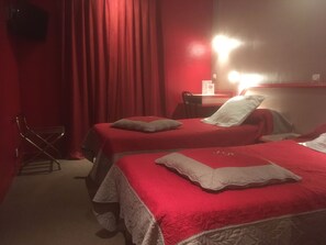 Standard Twin Room | Desk, iron/ironing board, free WiFi, bed sheets - Beaunier (Paris)