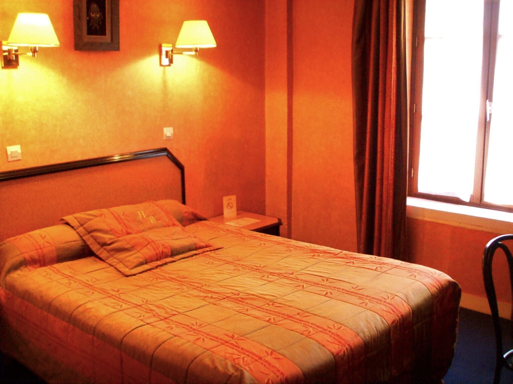 Basic Double Room | Desk, iron/ironing board, free WiFi, bed sheets