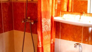 Basic Double Room | Desk, iron/ironing board, free WiFi, bed sheets