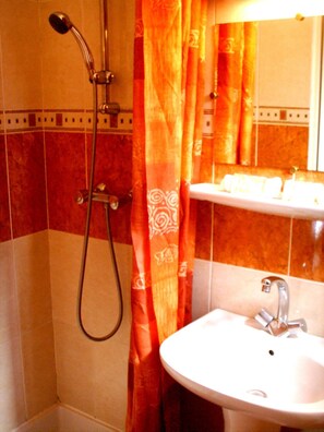Basic Double Room | Desk, iron/ironing board, free WiFi, bed sheets - Beaunier (Paris)