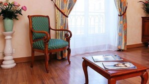 Lobby sitting area - Maison Armance (Paris)
