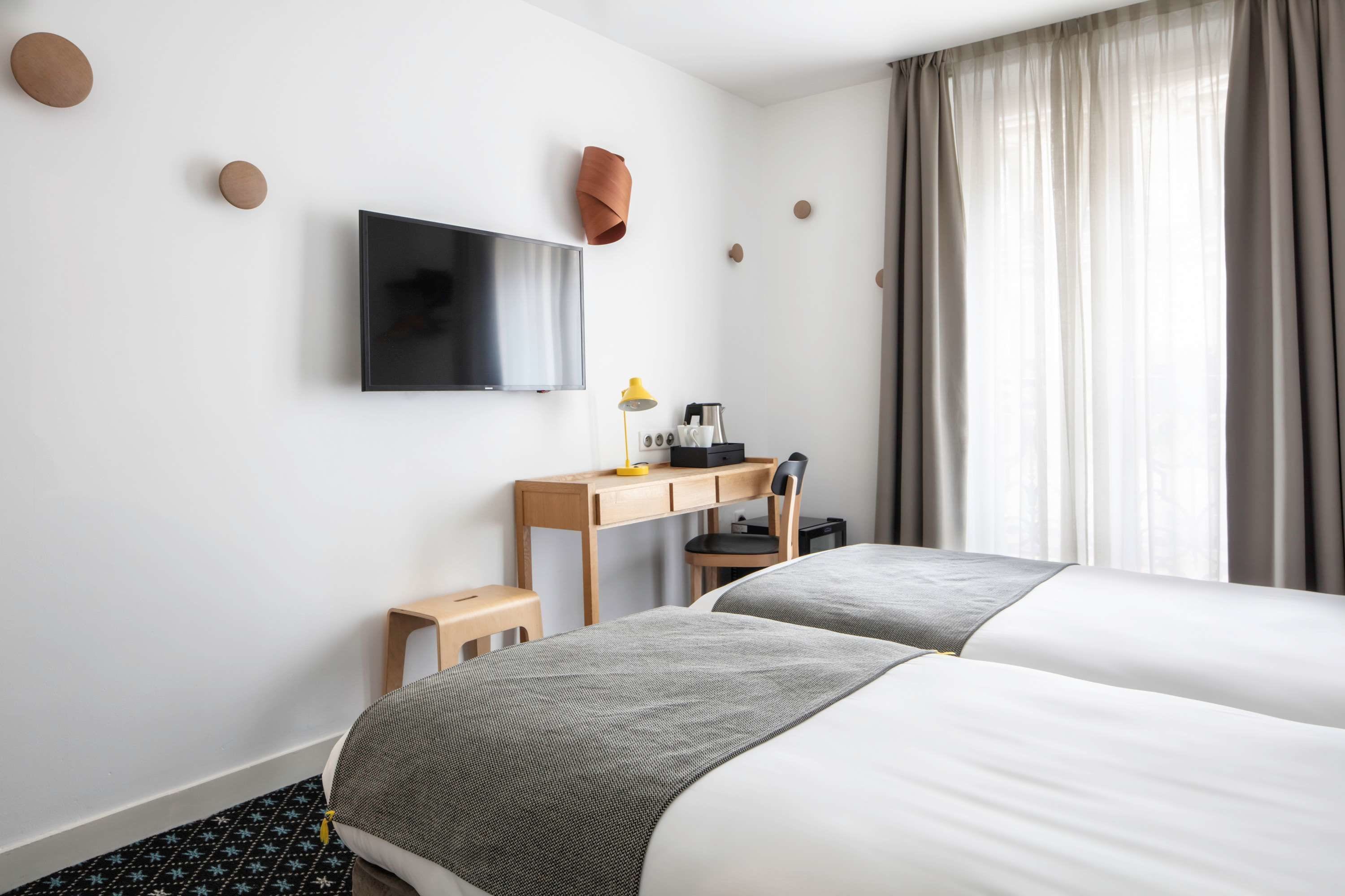 standard twin room - complimentary soft minibar, courtesy tray, chromecast, digital press | minibar, in-room safe, desk, blackout curtains