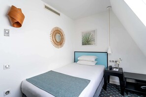 Standard Single Room - Complimentary soft minibar, courtesy tray, Chromecast, digital press | Minibar, in-room safe, desk, blackout drapes