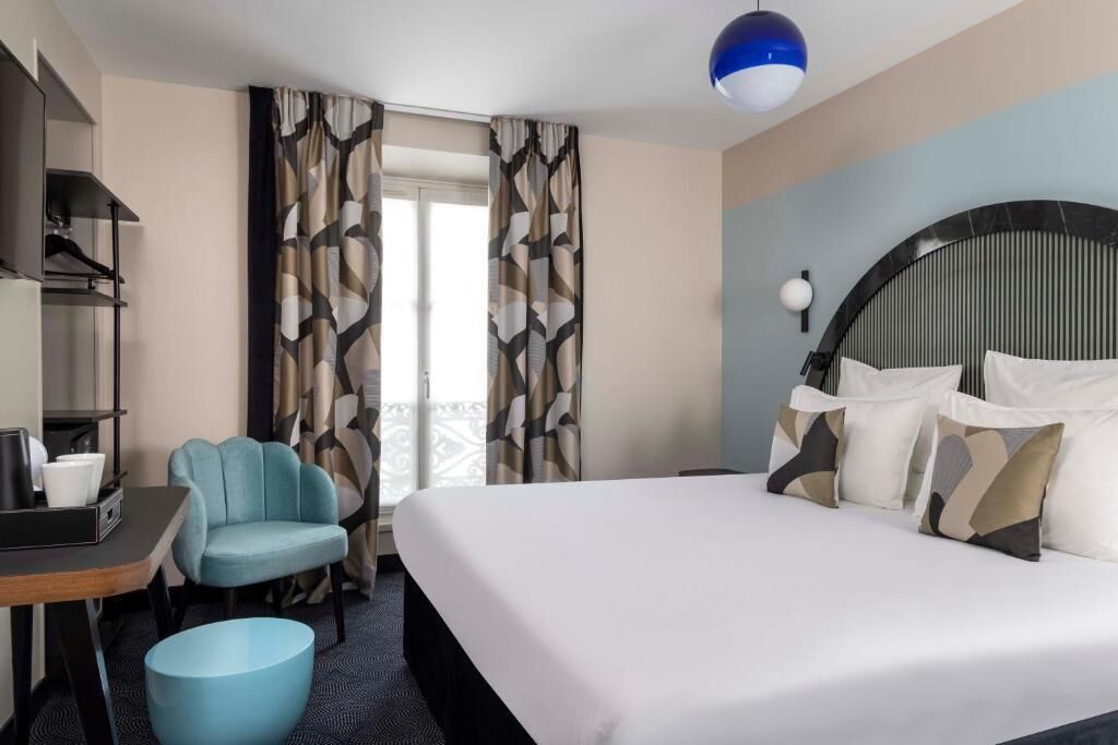 Sengetøy av topp kvalitet, safe på rommet og skrivebord