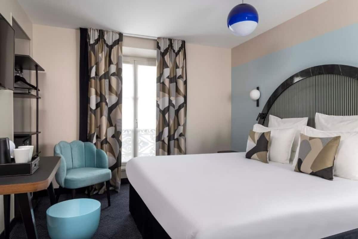 Sengetøy av topp kvalitet, safe på rommet og skrivebord