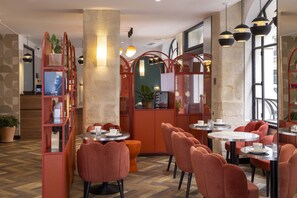 Café da manhã para viagem todos os dias (EUR 17 por pessoa)