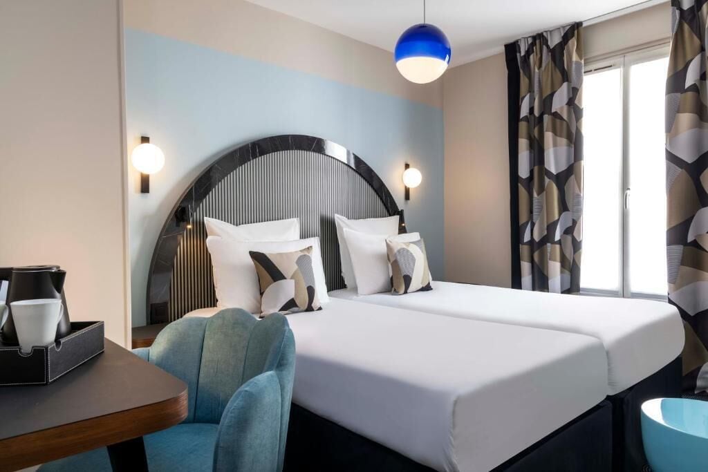 Dobbeltrom – classic | Sengetøy av topp kvalitet, safe på rommet og skrivebord