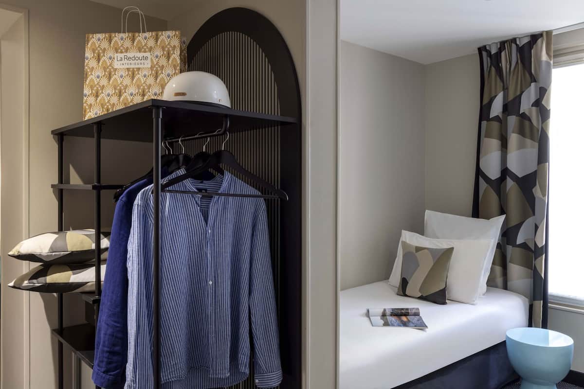 Premium bedding, in-room safe, desk, blackout curtains