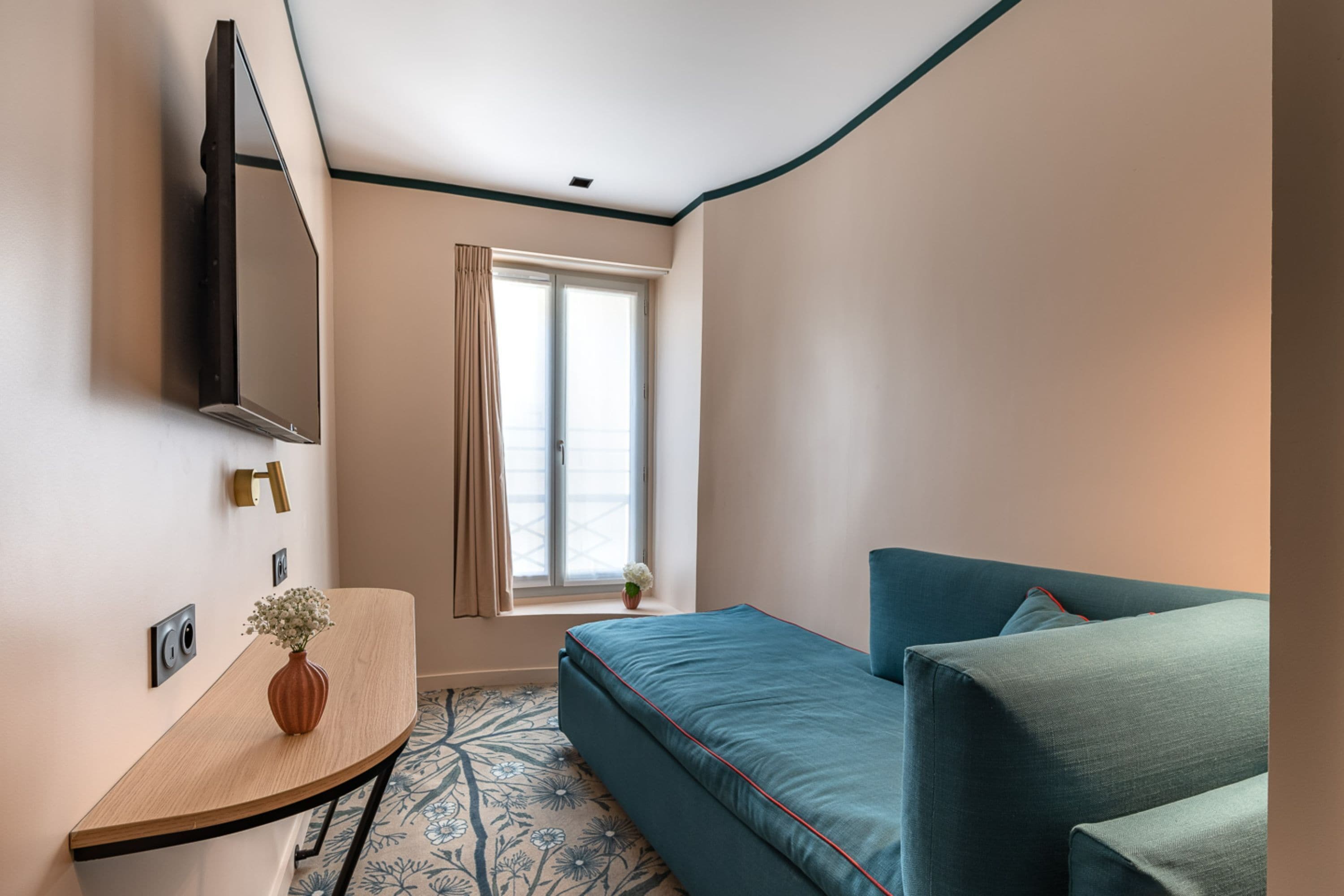 laptop workspace, free wifi, bed sheets