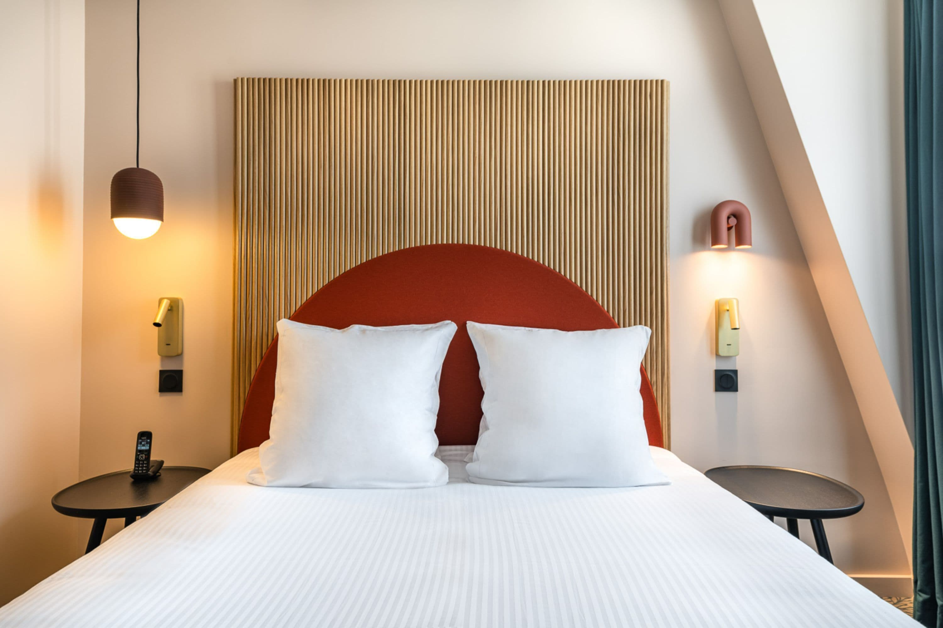 laptop workspace, free wifi, bed sheets