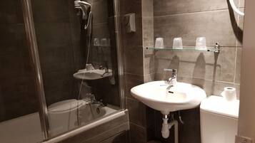 Deluxe Room | Bilik Mandi | Pengering rambut, tuala disediakan