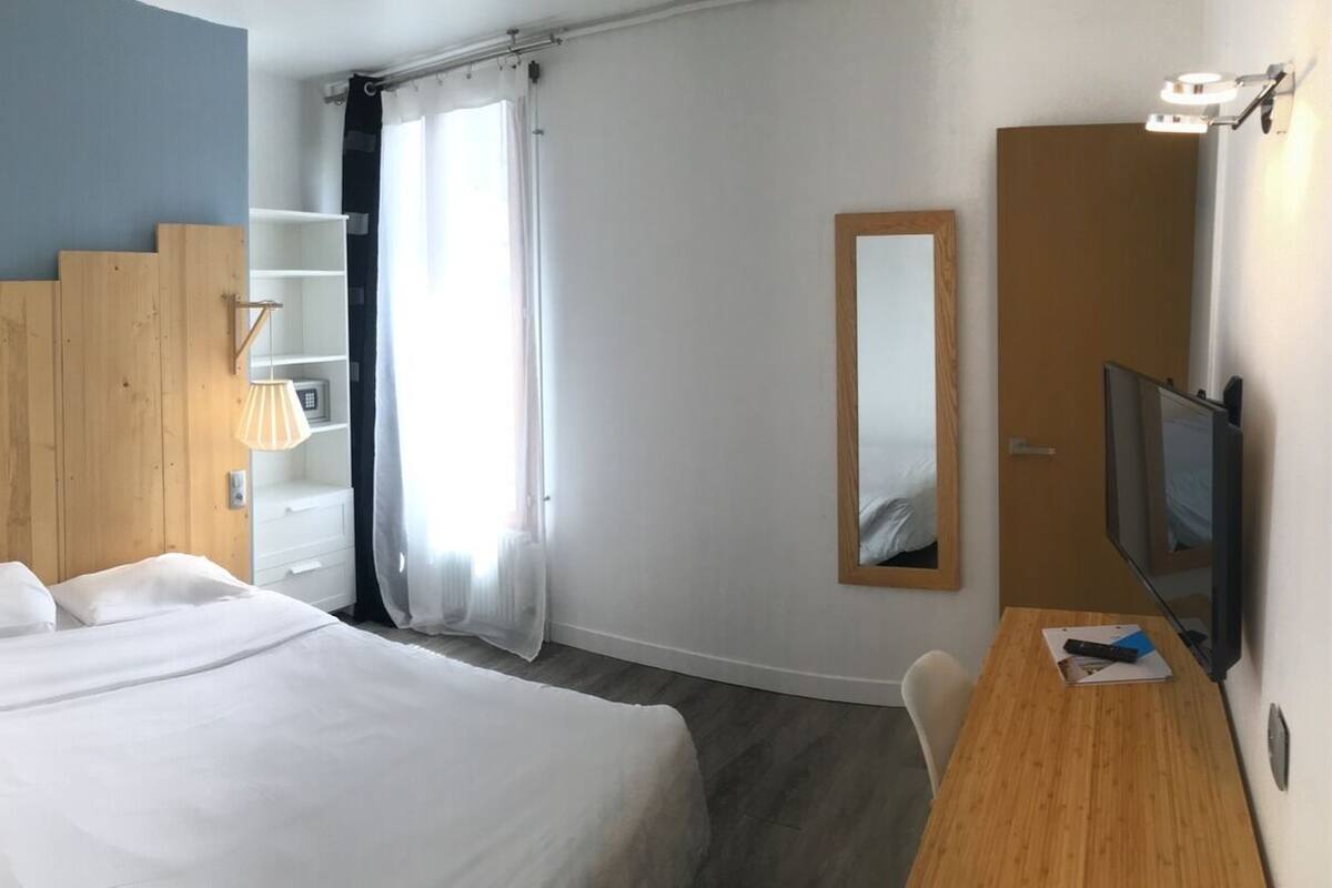 Superior Room | In-room safe, desk, WiFi (free)