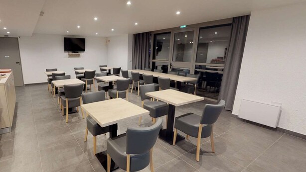 Breakfast area - Hôtel du Stade ex Kyriad direct Lille - Villeneuve d'Ascq (Villeneuve-d'Ascq)