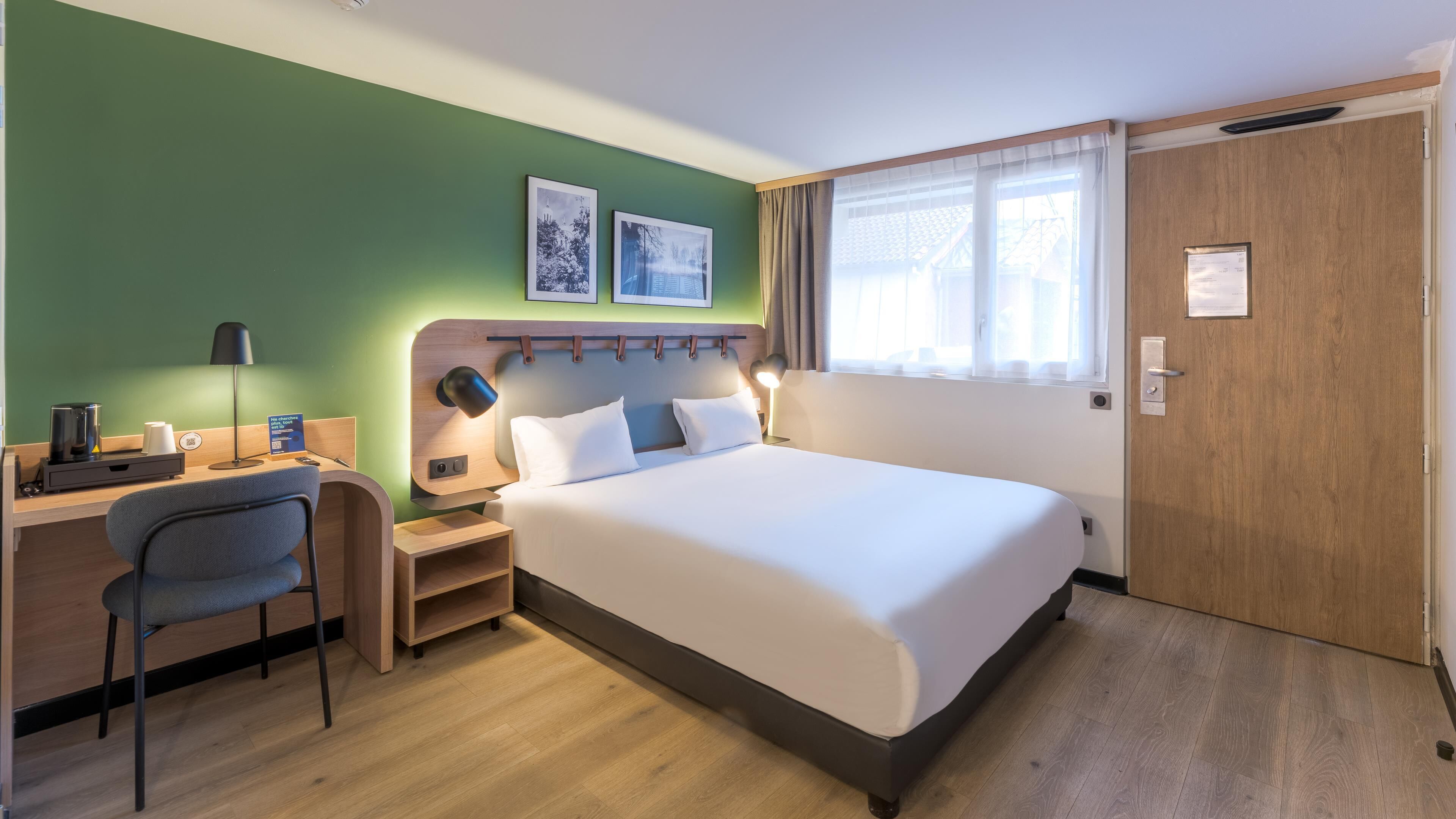 Ropa de cama de alta calidad y escritorio 