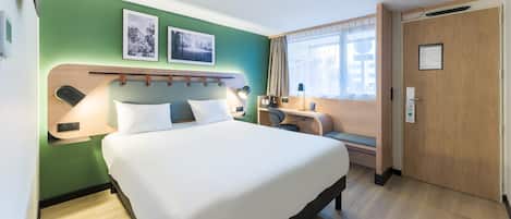 Habitación estándar, 1 cama doble | Ropa de cama de alta calidad y escritorio