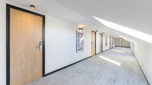 Handrails in hallways - Campanile NATURE - Lyon Est Bron Eurexpo (Bron)