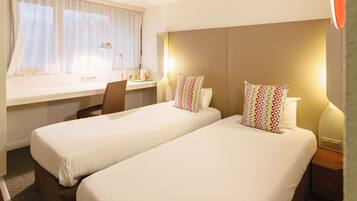 Standard Room, 2 Twin Beds | Premium bedding, desk, laptop workspace, free cribs/infant beds