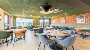 Restaurant - Campanile NATURE - Lyon Est Bron Eurexpo (Bron)