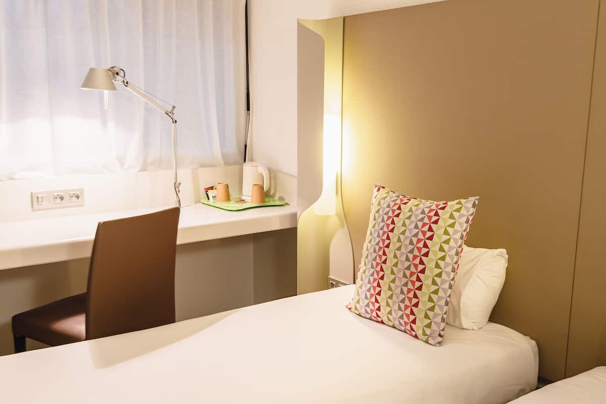 Ropa de cama de alta calidad y escritorio