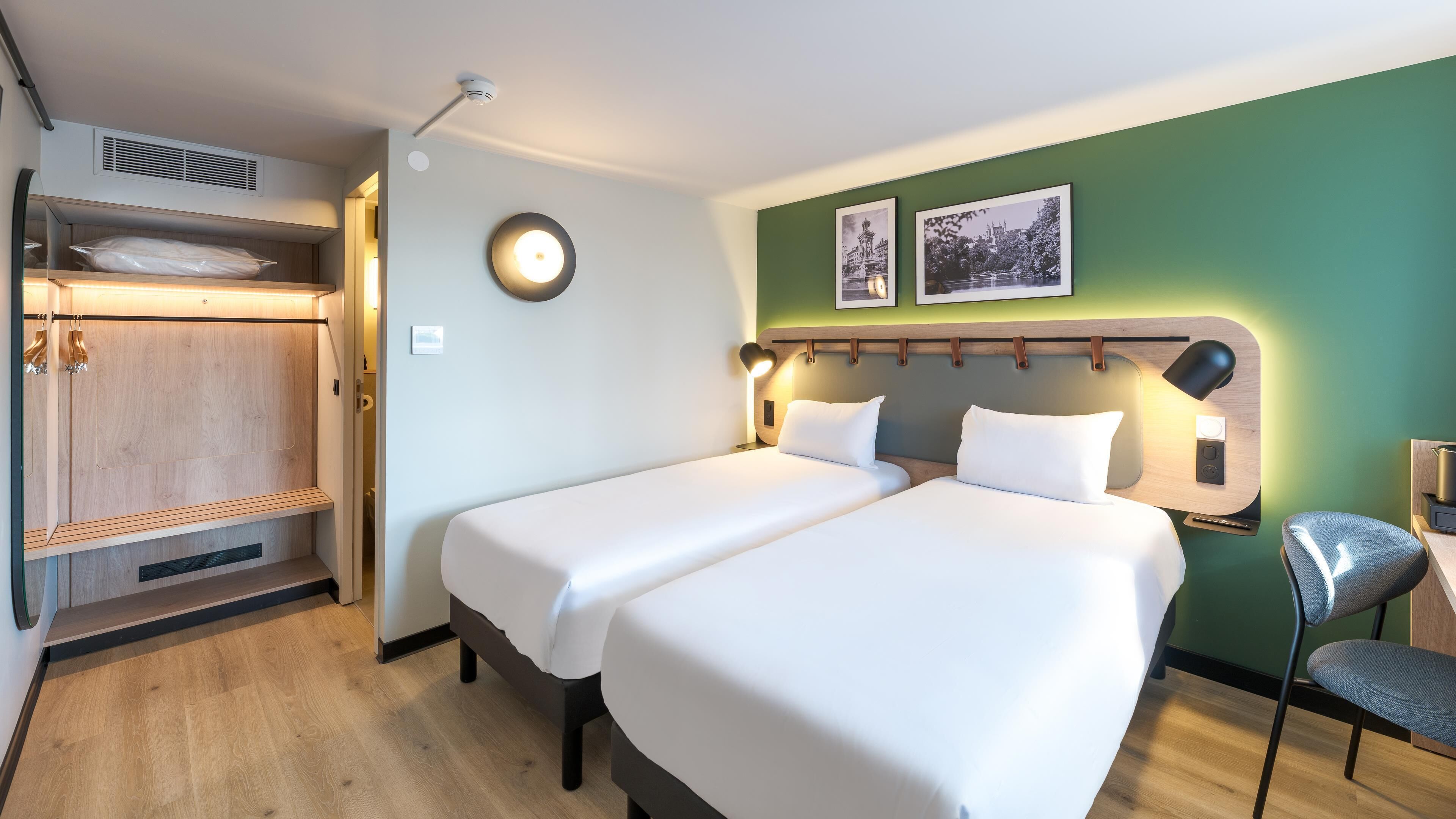 Ropa de cama de alta calidad y escritorio 