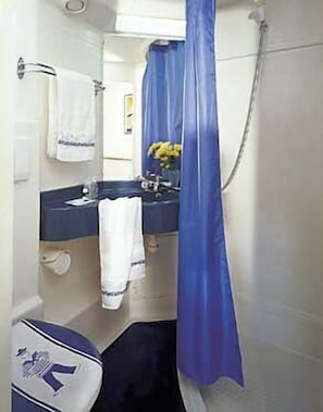 Double Room | Bathroom