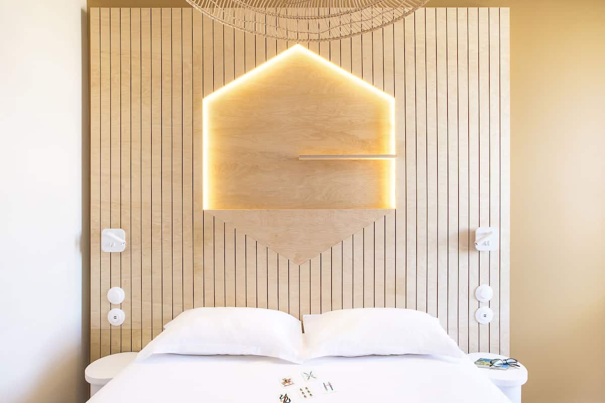 1 bedroom, premium bedding, blackout curtains, soundproofing