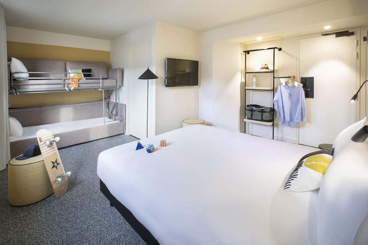 Ropa de cama de alta calidad y cortinas blackout