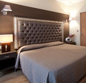 Kamar Double | Brankas, meja kerja, kedap suara, dan setrika/meja setrika