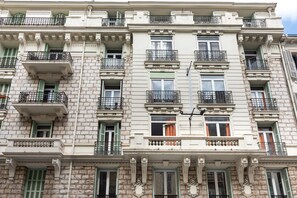 Mặt tiền nơi lưu trú