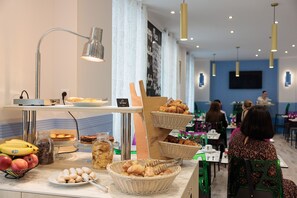 Daily buffet breakfast (EUR 17 per person)