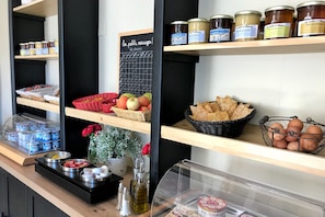 Tägliches Frühstücksbuffet gegen Gebühr