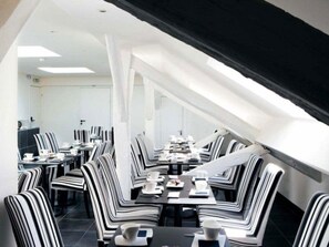 Room - Hotel Standard Design (Paris)