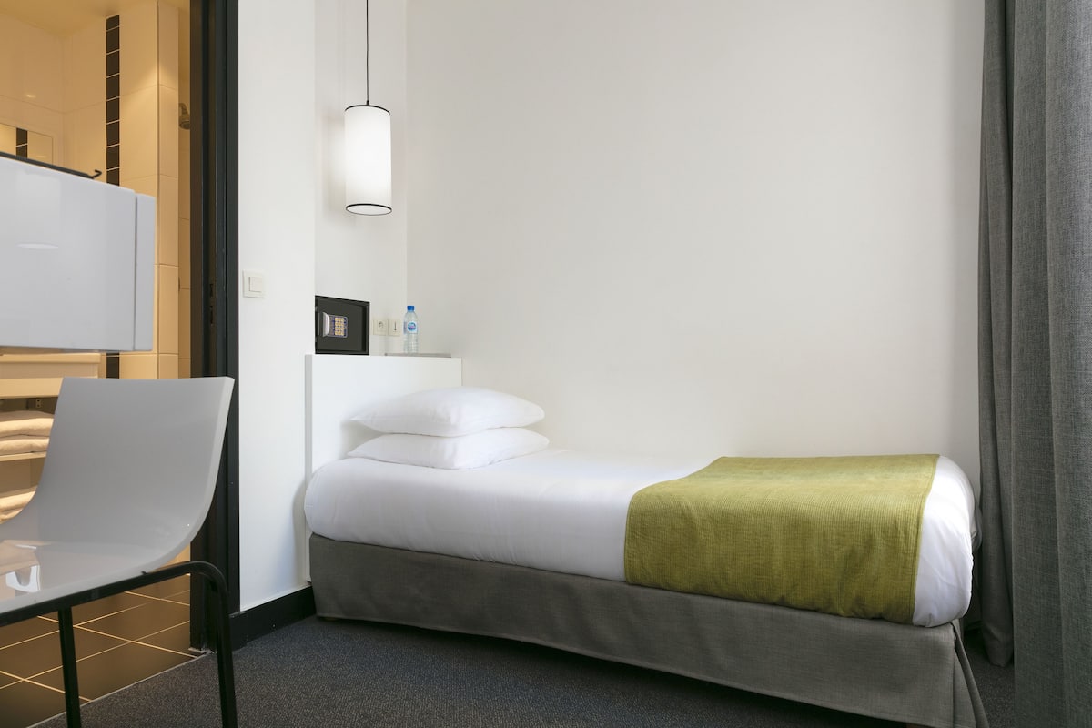 Single Room | In-room safe, blackout drapes, soundproofing