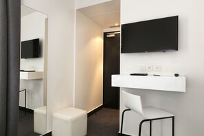 싱글룸 | 객실 내 금고, 암막 커튼, 방음 설비, 다리미/다리미판