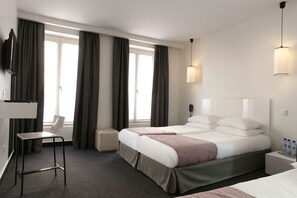 Deluxe Triple Room | In-room safe, blackout curtains, soundproofing, iron/ironing board